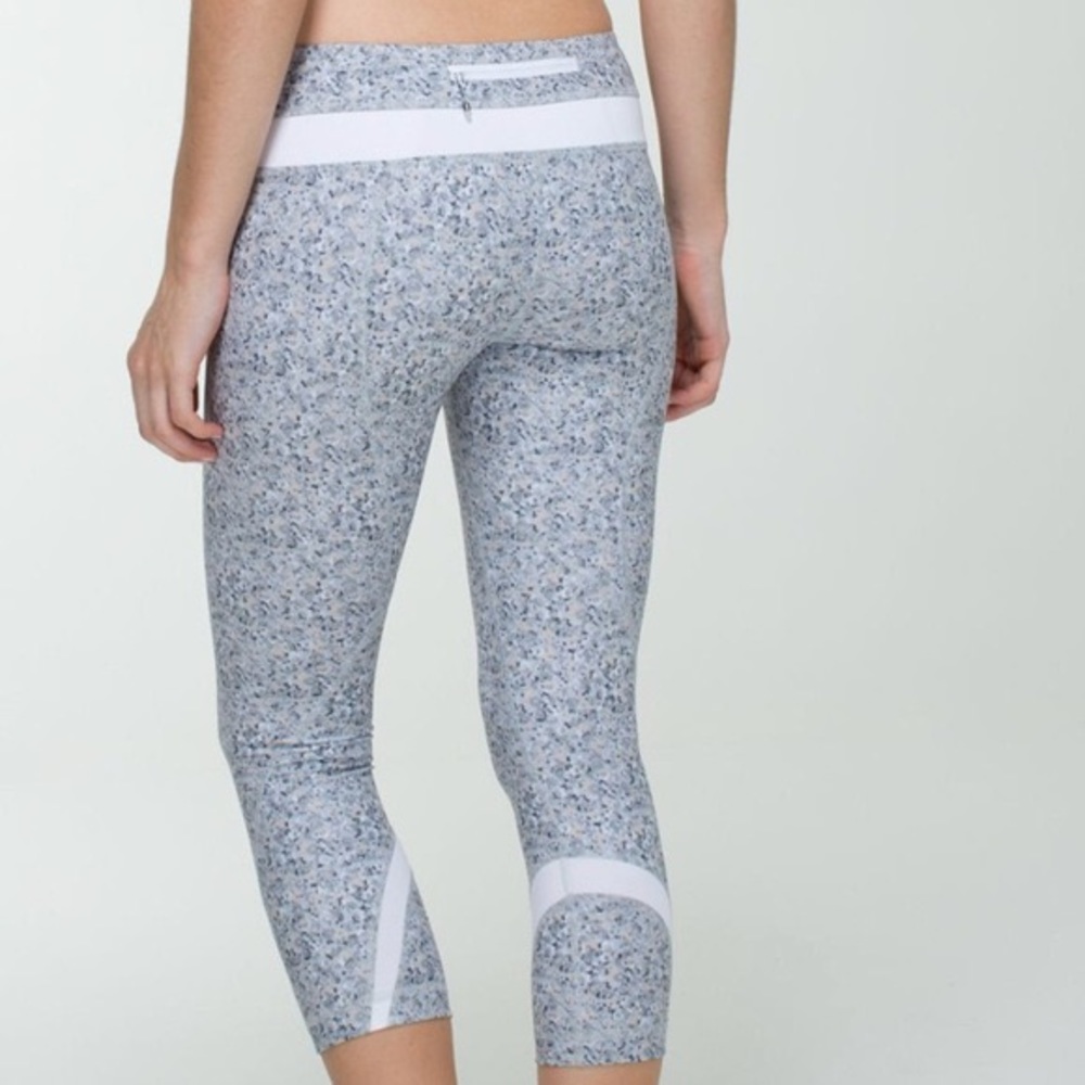 Lululemon inspire crop - white/grey
